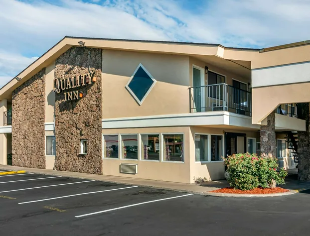 Quality Inn Klamath Falls - Crater Lake Gateway hotel detail image 2