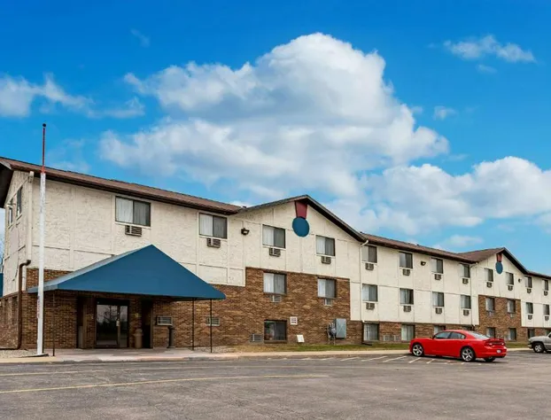 Econo Lodge Inn & Suites Auburn hotel detail image 1