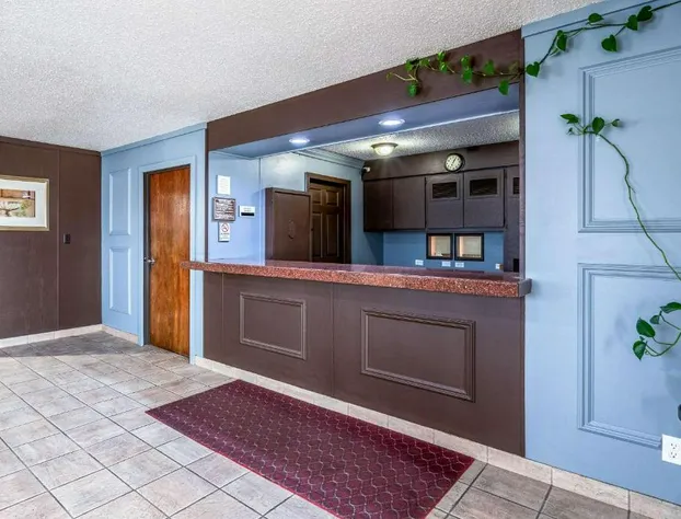 Econo Lodge Inn & Suites Auburn hotel detail image 4