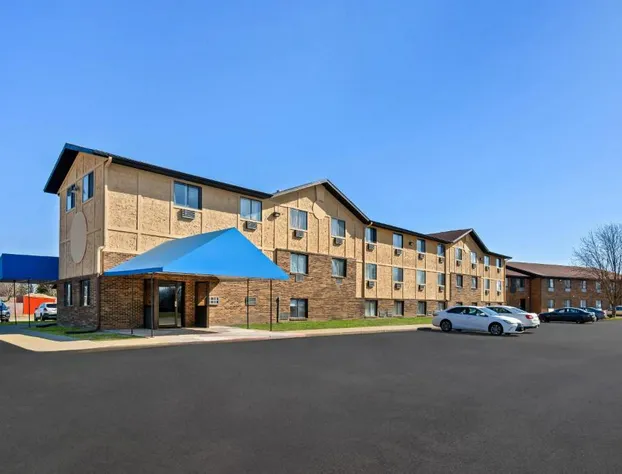 Econo Lodge Inn & Suites Auburn hotel detail image 3