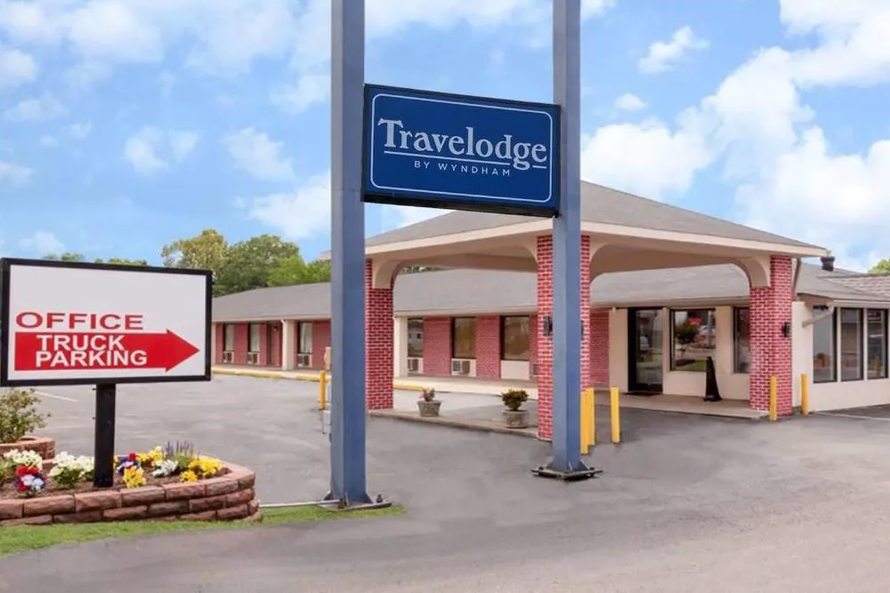 Travelodge by Wyndham Jackson I-40 Exit 82 hotel hero