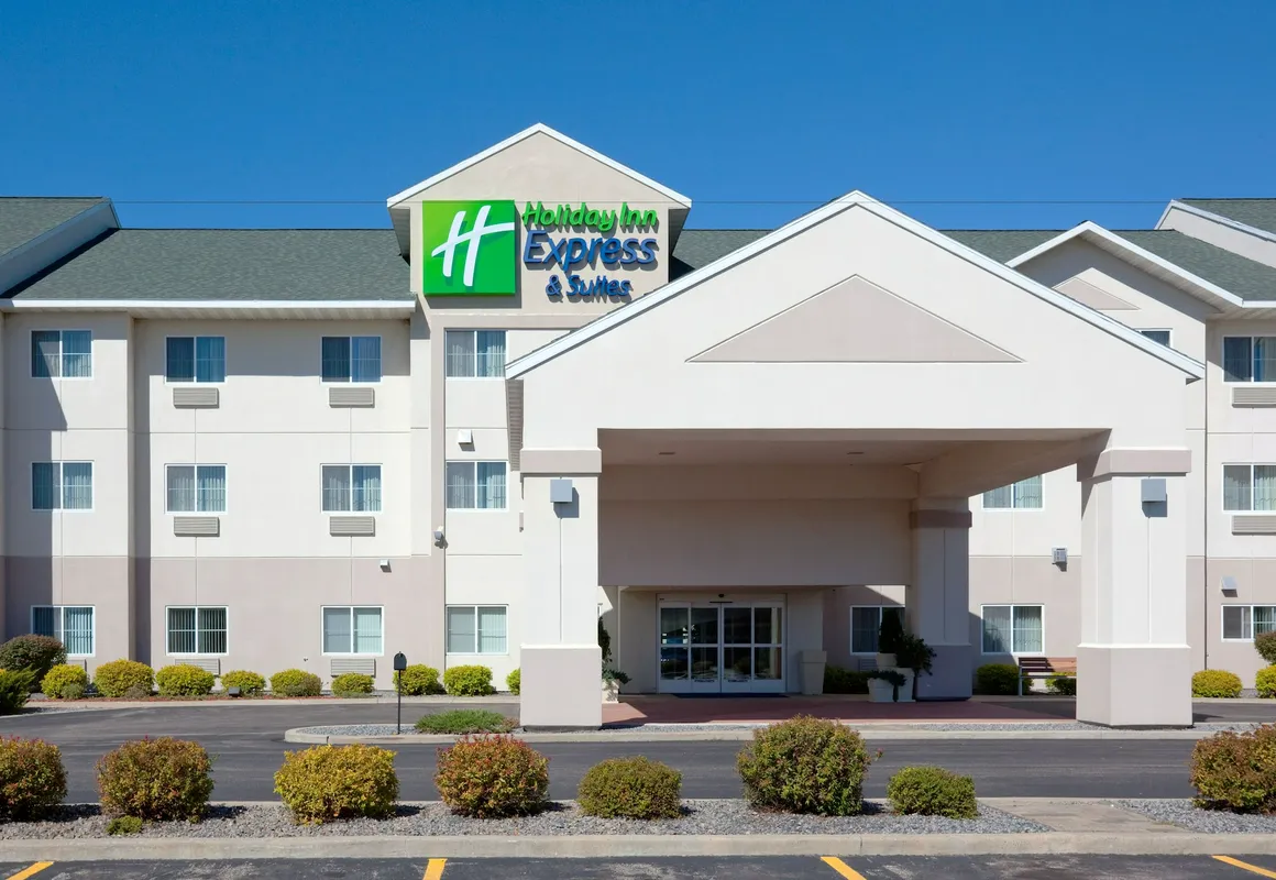 Holiday Inn Express and Suites Stevens Point by IHG hotel hero