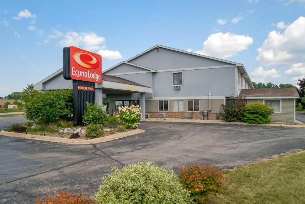 Econo Lodge Traverse City South hotel hero