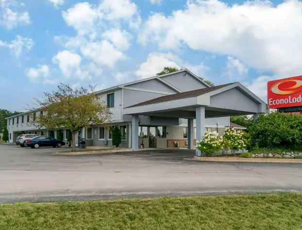 Econo Lodge Traverse City South hotel detail image 2