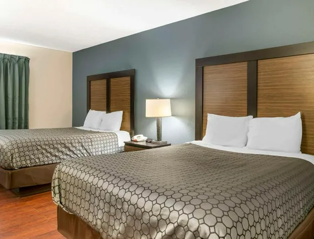 Econo Lodge Traverse City South hotel detail image 3