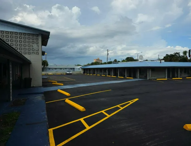 Three Oaks Motel hotel detail image 2