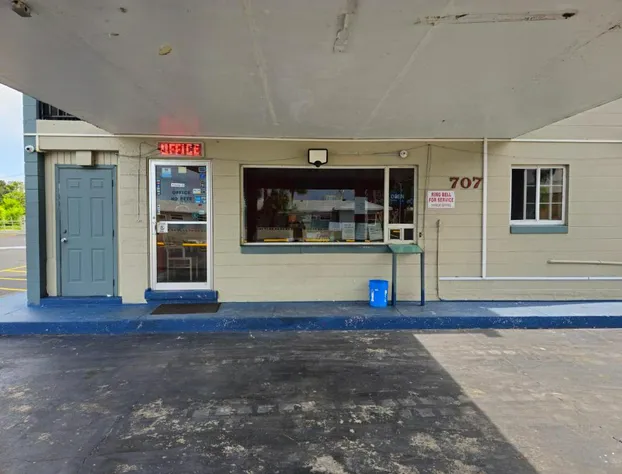 Three Oaks Motel hotel detail image 3