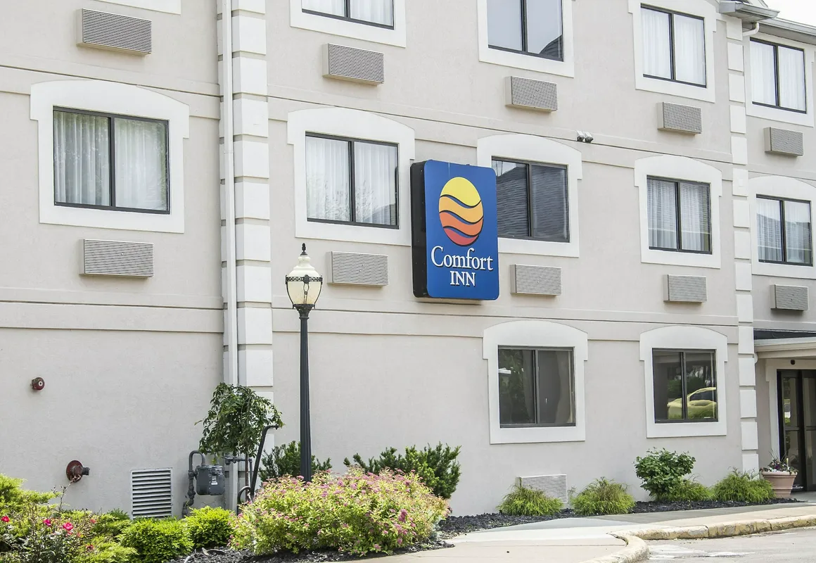 Comfort Inn River's Edge hotel hero