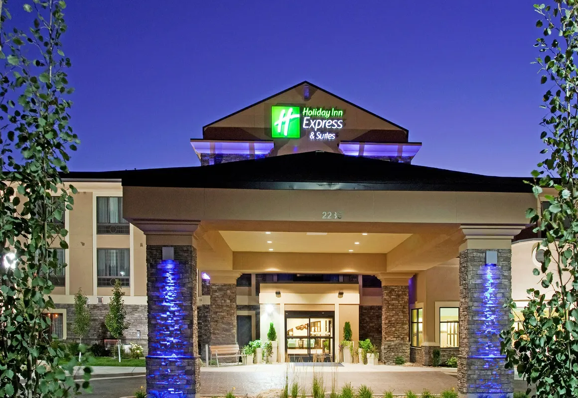 Holiday Inn Express & Suites Logan by IHG hotel hero