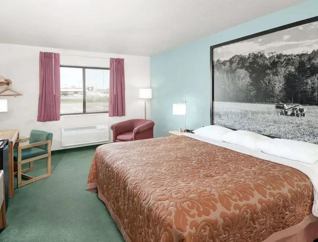 Super 8 by Wyndham Gas City Marion Area hotel detail image 3