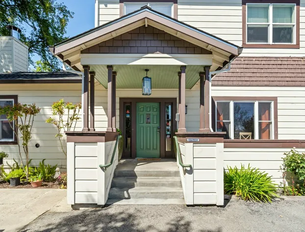 Cinnamon Bear Creekside Inn hotel detail image 2