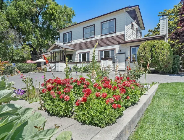 Cinnamon Bear Creekside Inn hotel detail image 3