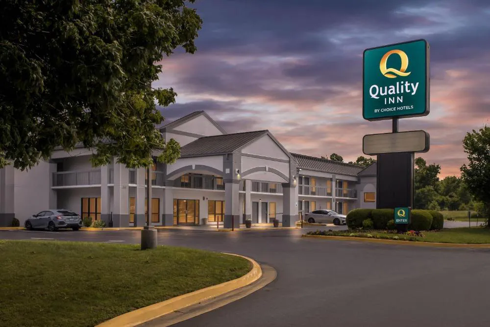 Quality Inn Fort Campbell hotel hero