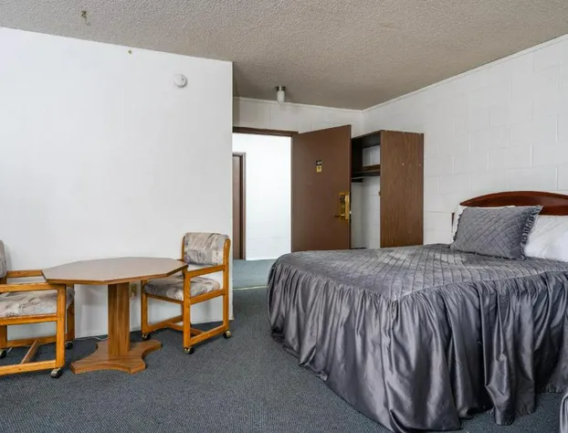 M&M Motel hotel detail image 4