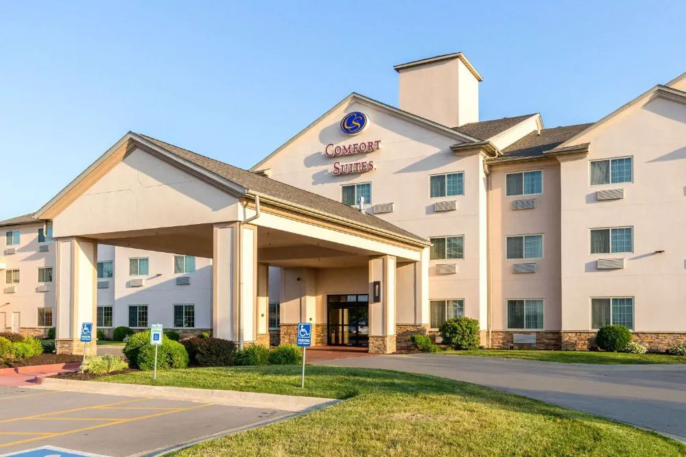 Comfort Suites Burlington hotel hero
