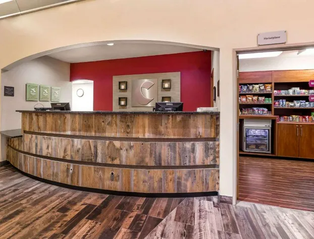 Comfort Suites Burlington hotel detail image 1