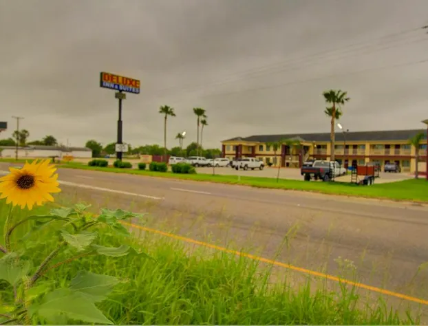 Deluxe Inn & Suites hotel detail image 4