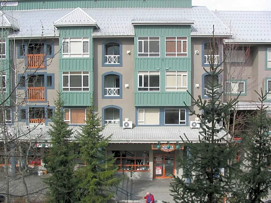 Town Plaza Suites by Golden Dreams hotel hero