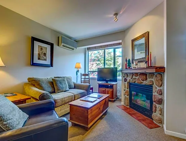 Town Plaza Suites by Golden Dreams hotel detail image 4