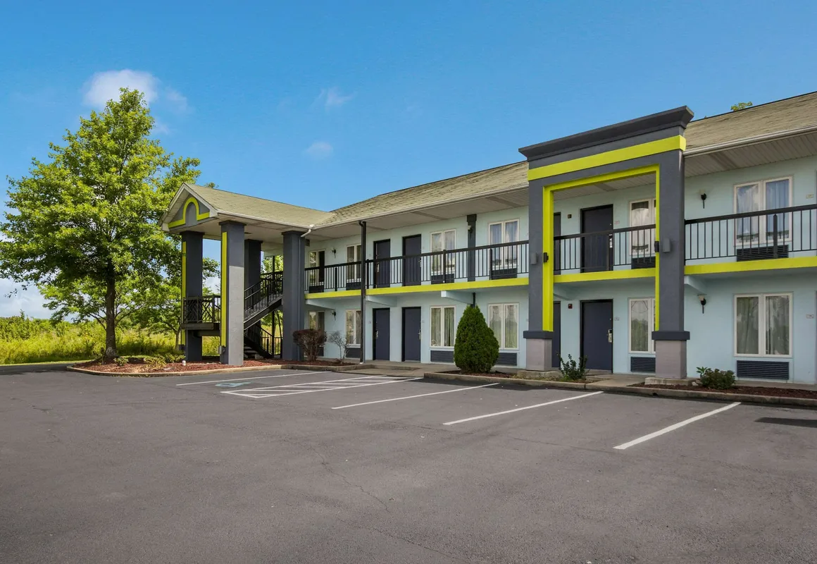 Quality Inn London North hotel hero