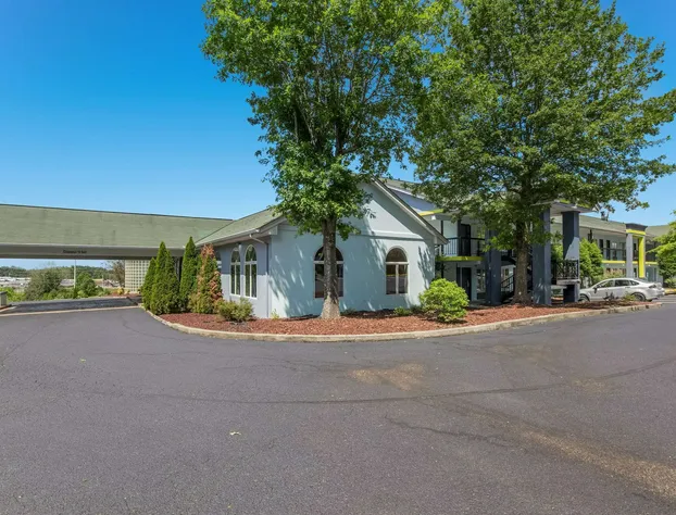 Quality Inn London North hotel detail image 3