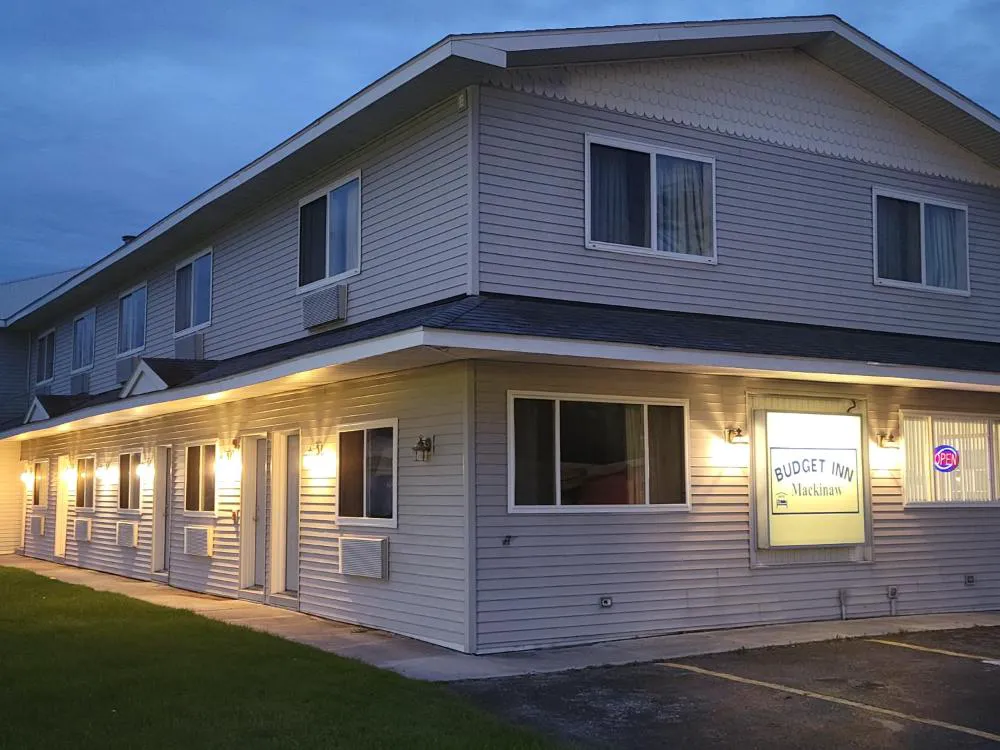 Mackinaw Budget Inn hotel hero