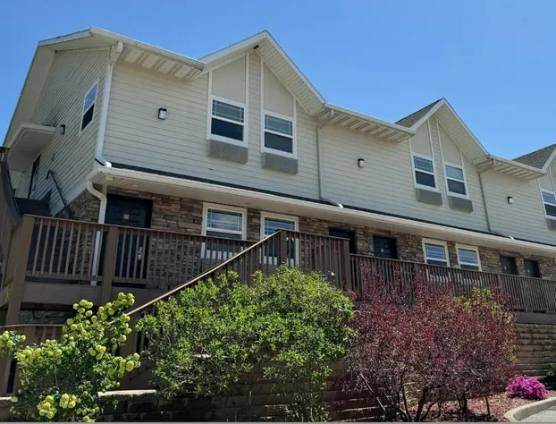 Price Pointe Inn hotel detail image 1