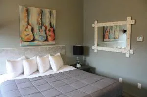 Price Pointe Inn hotel hero