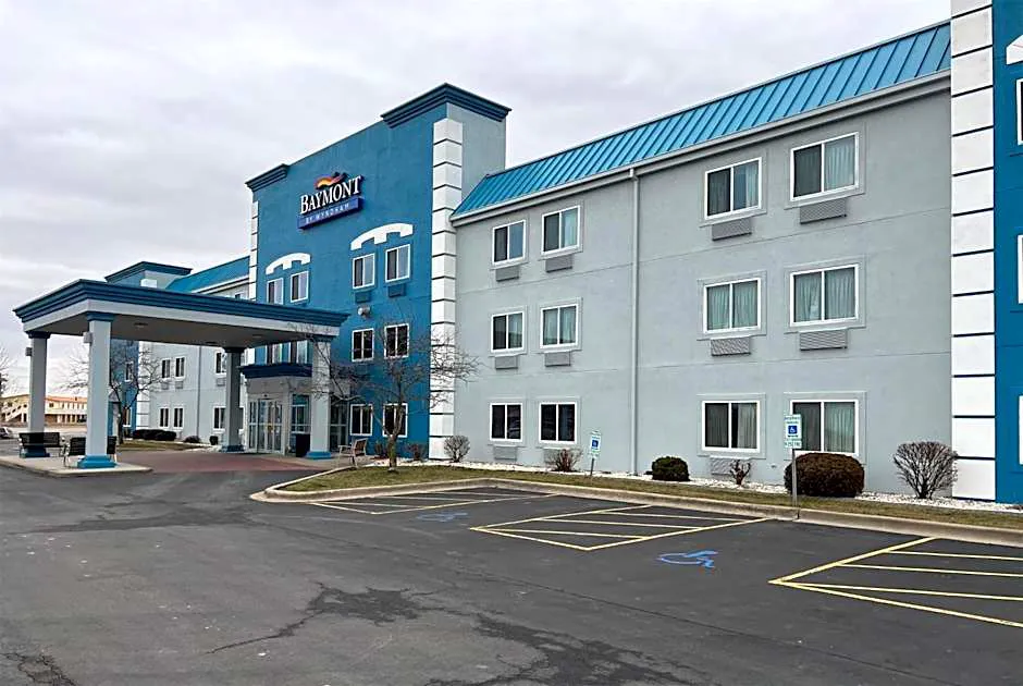 Baymont by Wyndham Litchfield hotel hero