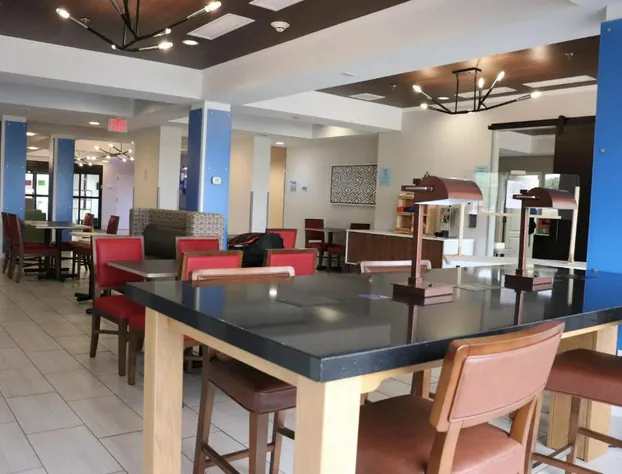 Holiday Inn Express Hotel & Suites Crawfordsville by IHG hotel detail image 4