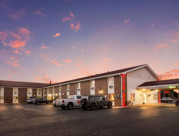 Econo Lodge Inn & Suites Escanaba North hotel detail image 4