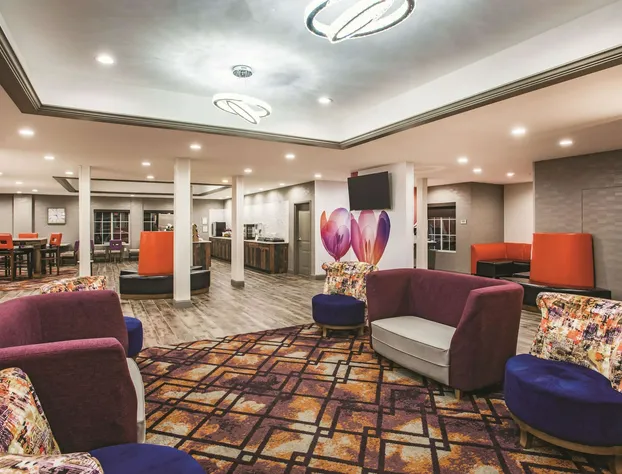 La Quinta Inn & Suites by Wyndham Chambersburg hotel detail image 3