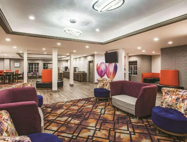 La Quinta Inn & Suites by Wyndham Chambersburg hotel detail image 3