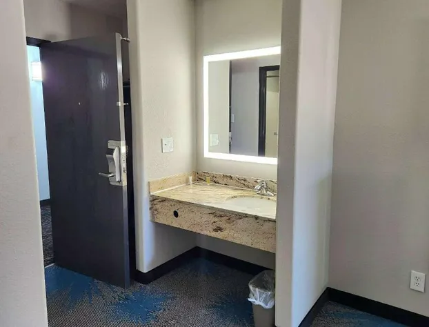 Days Inn & Suites by Wyndham New Iberia hotel detail image 2