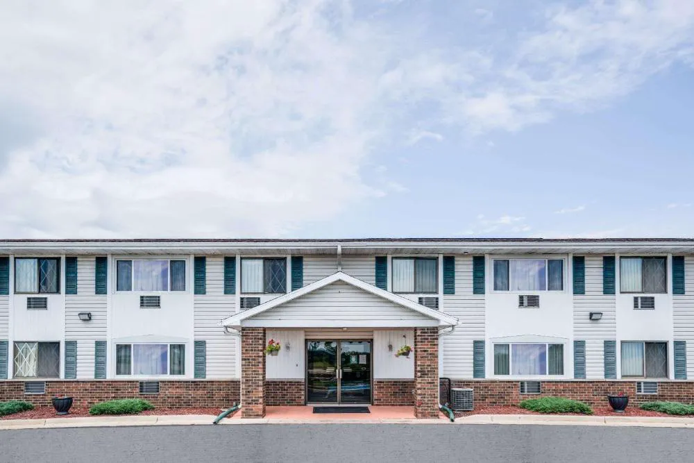 Super 8 by Wyndham Tomah Wisconsin hotel hero