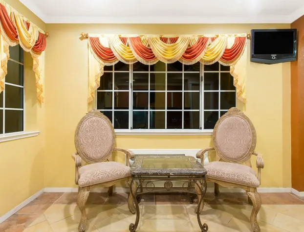 Upper Lake Inn and Suites hotel detail image 2