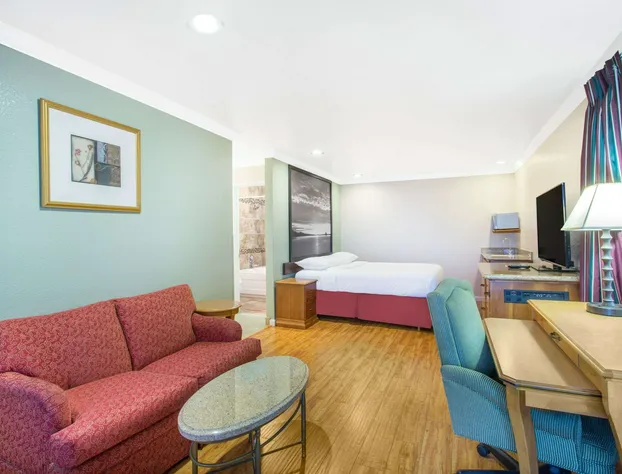 Upper Lake Inn and Suites hotel detail image 4