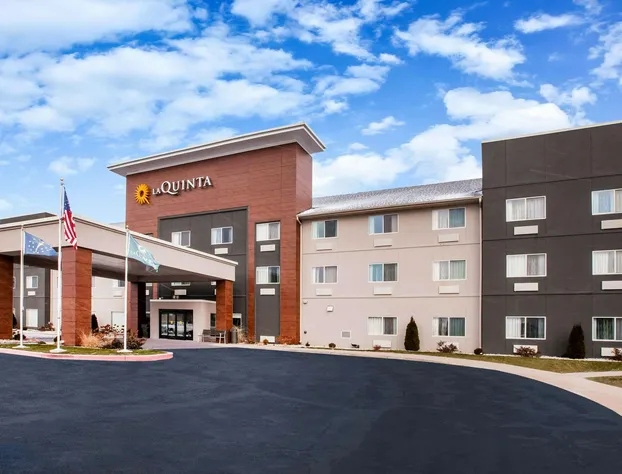 La Quinta Inn & Suites by Wyndham Elkhart hotel detail image 1
