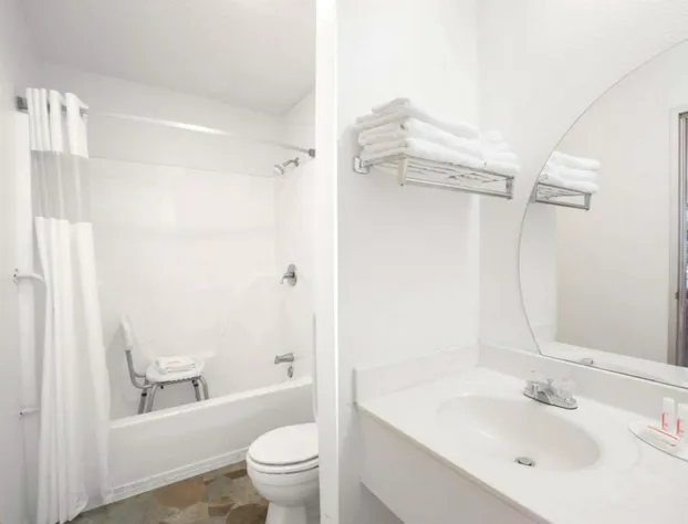 Days Inn by Wyndham Hardy hotel detail image 3