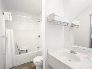 Days Inn by Wyndham Hardy hotel detail image 2