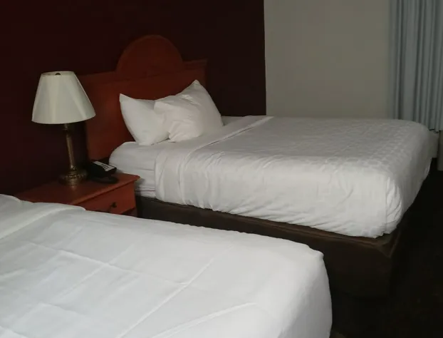 Clarion Pointe Evansville North hotel detail image 1