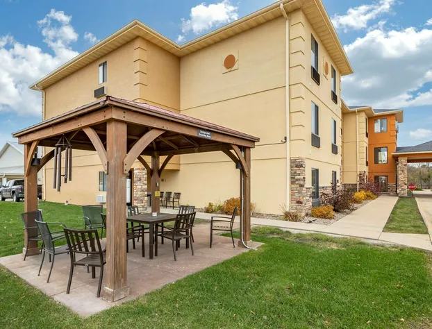 Comfort Inn & Suites Cedar Rapids North - Collins Road hotel detail image 3