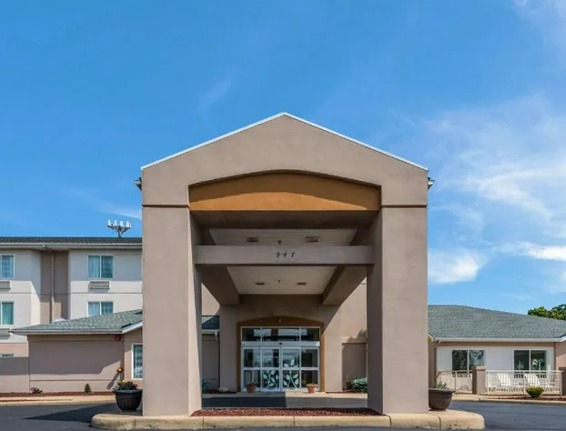 Sleep Inn & Suites Port Clinton hotel detail image 2