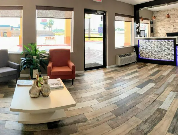 Days Inn by Wyndham Orange hotel detail image 4