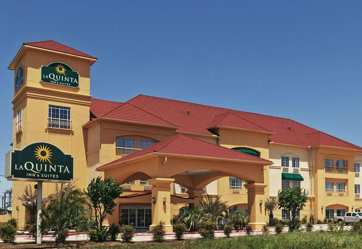 La Quinta Inn & Suites by Wyndham Livingston hotel hero