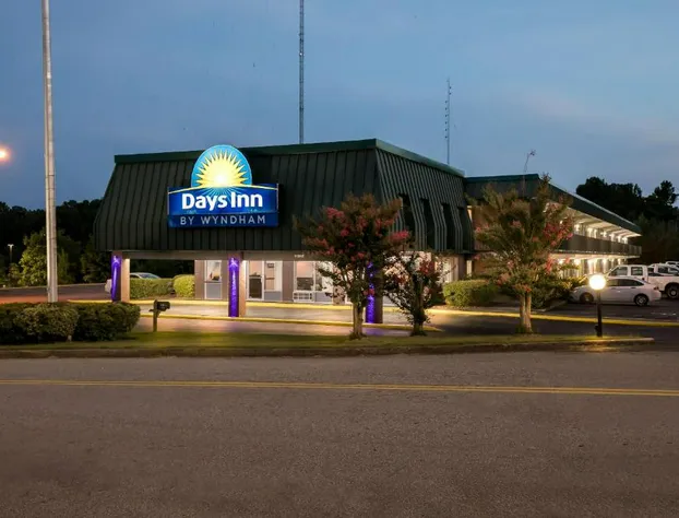 Days Inn by Wyndham Seneca / Clemson Area hotel detail image 1