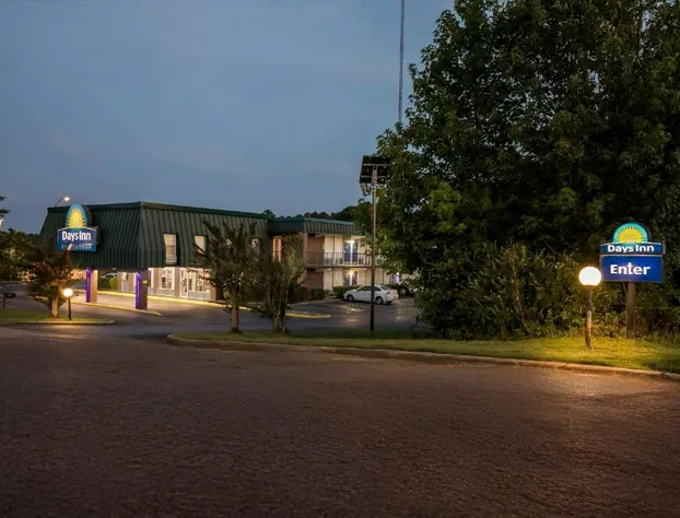 Days Inn by Wyndham Seneca / Clemson Area hotel detail image 4