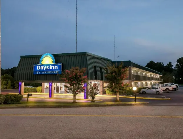 Days Inn by Wyndham Seneca / Clemson Area hotel detail image 1