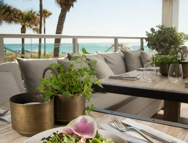 Eden Roc Miami Beach hotel detail image 3