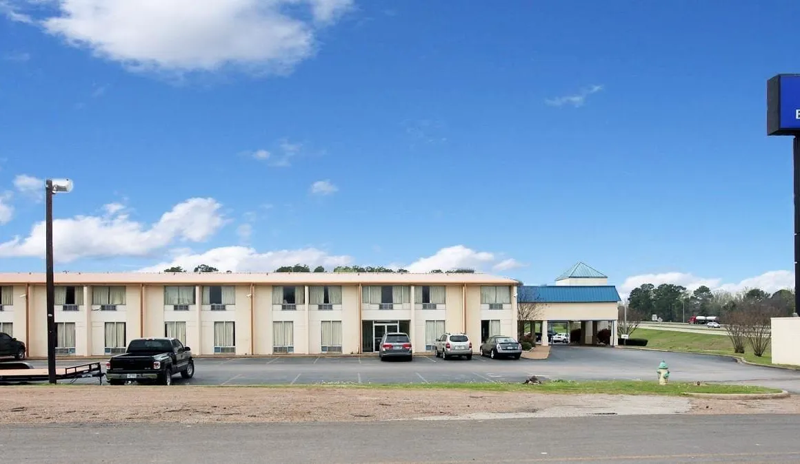 Americas Best Value Inn Marshall hotel hero